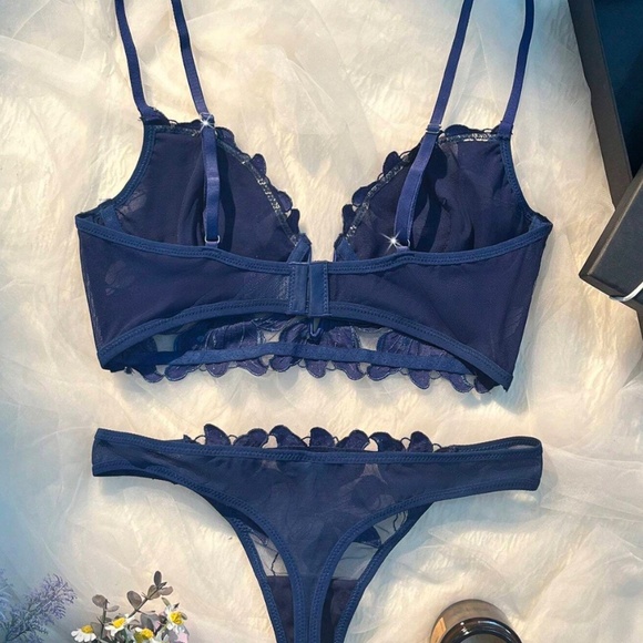 Fleur de Lys Bustiers Set by SilkRose Lingerie - Picture 9 of 15